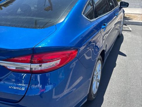 Used 2017 Ford Fusion SE FWD image 3