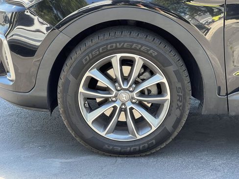 Used 2017 Hyundai Santa Fe SE AWD/4WD image 13