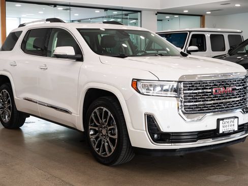 Used 2020 GMC Acadia Denali w/ Technology Package AWD/4WD image 3