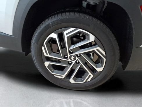 Certified 2025 Hyundai Tucson Limited AWD/4WD image 11