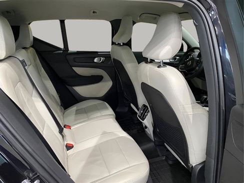 Used 2022 Volvo XC40 T5 Momentum AWD/4WD image 10