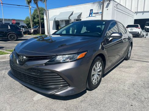 Used 2019 Toyota Camry L image 2