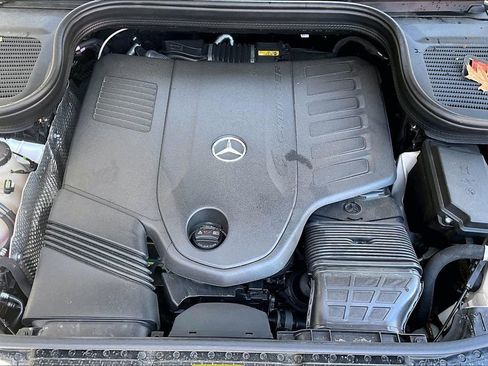 Used 2025 Mercedes-Benz GLS 450 4MATIC image 34