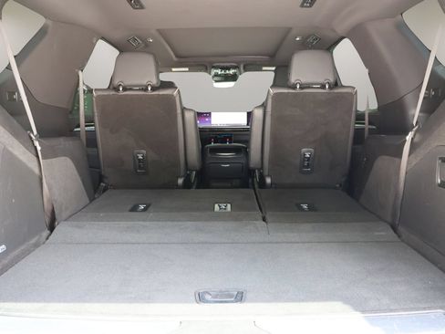 Certified 2025 Cadillac Escalade Premium Luxury AWD/4WD image 18