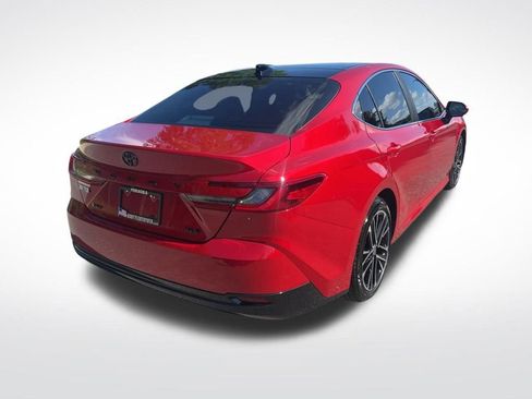 Used 2025 Toyota Camry XLE FWD image 5