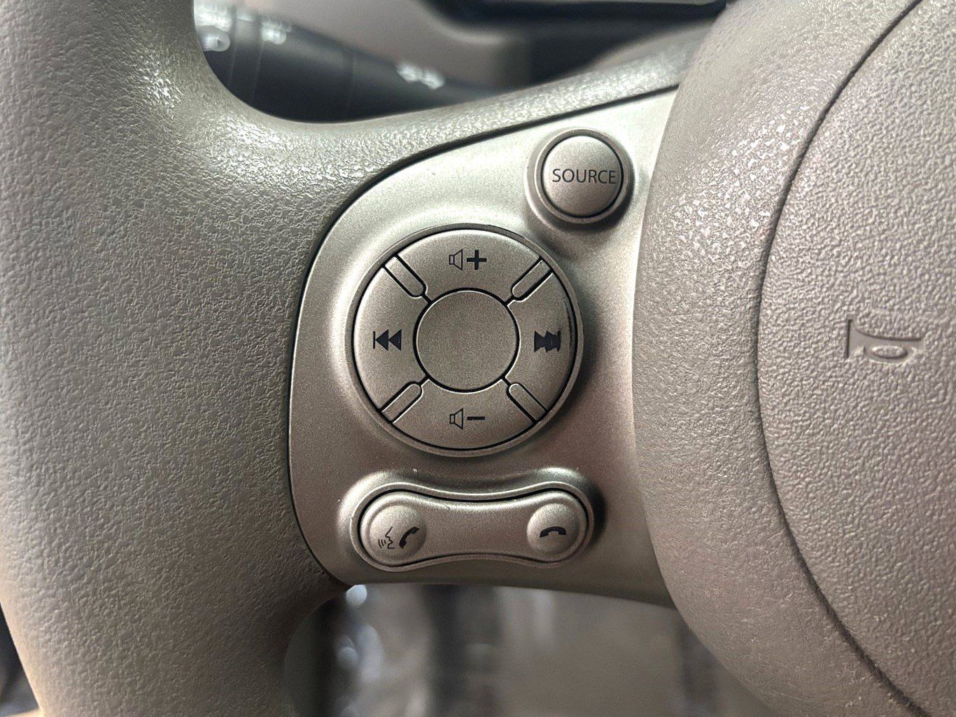 Used 2012 Nissan Versa FWD image 26