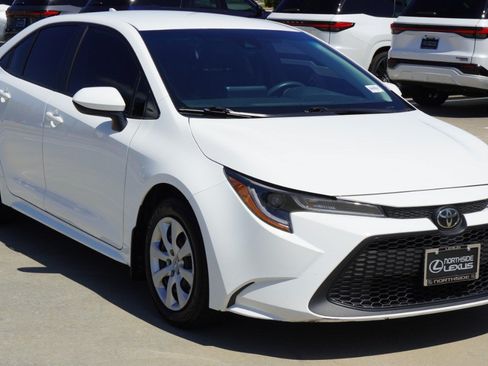 Used 2022 Toyota Corolla LE FWD image 3