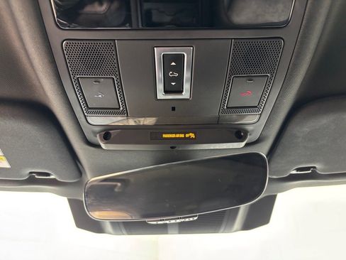 Used 2023 Land Rover Defender 110 X-Dynamic SE image 12