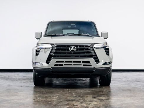 Used 2025 Lexus GX 550 image 2
