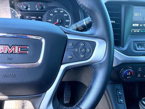 Used 2018 GMC Acadia SLE FWD image 19