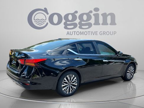 Used 2023 Nissan Altima 2.5 SV FWD image 5