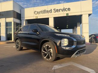 Used 2023 Mitsubishi Outlander SE video 1