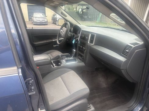 Used 2010 Jeep Grand Cherokee Laredo AWD/4WD image 7