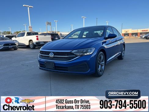 Used 2024 Volkswagen Jetta SE image 1