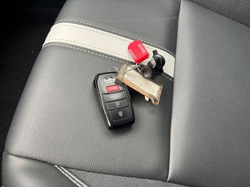 Used 2025 Toyota Camry SE FWD image 18