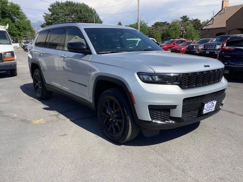 Used 2025 Jeep Grand Cherokee L Laredo AWD/4WD image 8