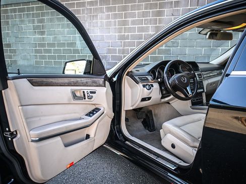Used 2016 Mercedes-Benz E 350 4MATIC Sedan w/ Premium Package image 7