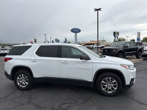 Used 2019 Chevrolet Traverse LS w/ LPO, Cargo Package FWD image 3
