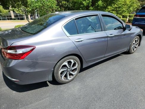 Used 2016 Honda Accord EX image 12