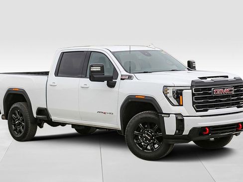 Used 2025 GMC Sierra 2500 AT4 image 2