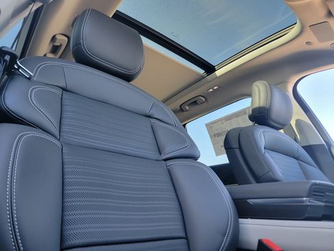 New 2025 Lincoln Nautilus Reserve image 17