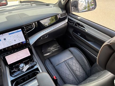 Used 2023 Jeep Grand Wagoneer Series III w/ Rear-Seat Entertainment Group AWD/4WD image 21
