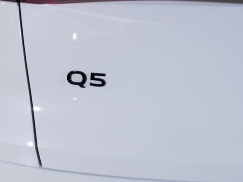 Used 2025 Audi Q5 Premium w/ Convenience Package image 26