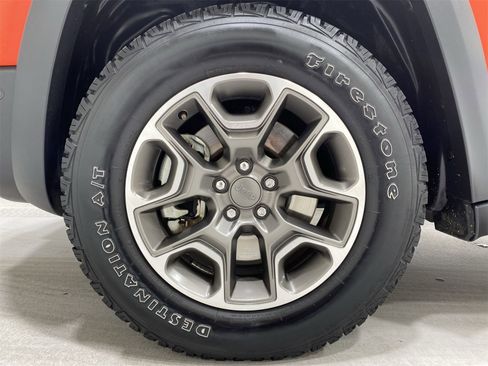 Used 2021 Jeep Cherokee Trailhawk w/ Sun, Sound & Nav Group image 10