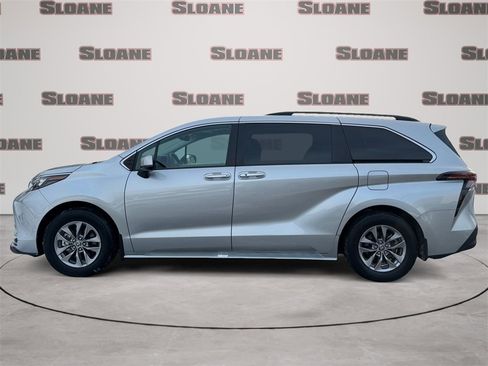 Used 2024 Toyota Sienna XLE image 2