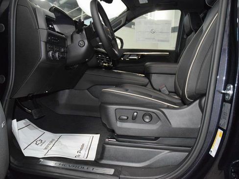 New 2025 Chevrolet Suburban Premier image 38