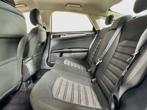 Used 2017 Ford Fusion SE FWD image 10