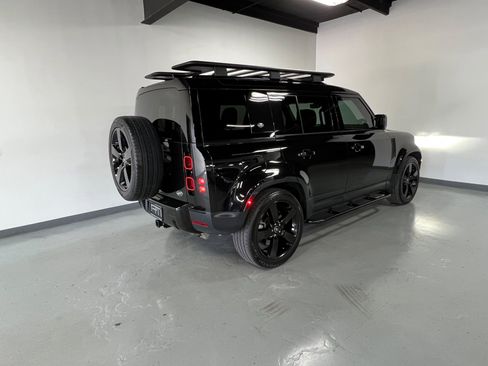 Used 2020 Land Rover Defender 110 HSE image 12