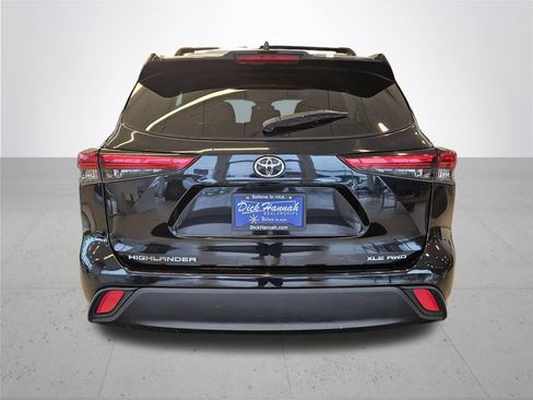 Used 2023 Toyota Highlander XLE AWD/4WD image 8