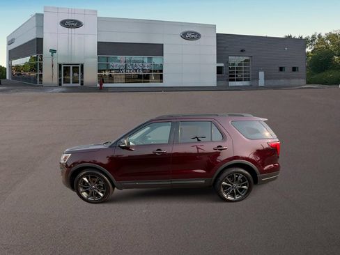 Used 2019 Ford Explorer XLT w/ Equipment Group 202A FWD image 6
