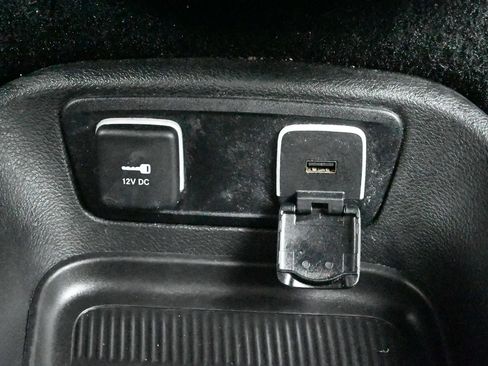 Used 2018 Chrysler Pacifica Touring-L Plus w/ Advanced Safetytec Group FWD image 19