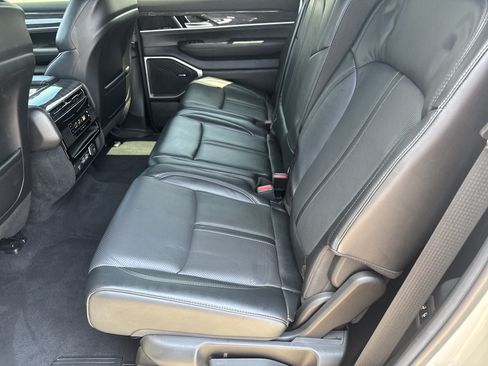 Used 2022 Jeep Wagoneer Series III RWD image 6
