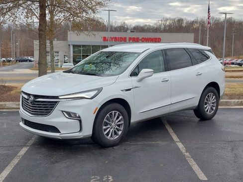 Used 2023 Buick Enclave Essence image 7