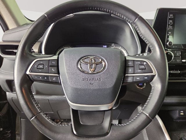 Used 2022 Toyota Highlander XLE FWD image 22