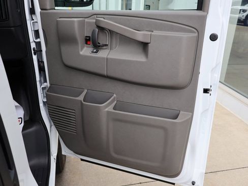 New 2025 GMC Savana 3500 Extended w/ Driver Convenience Package RWD image 28