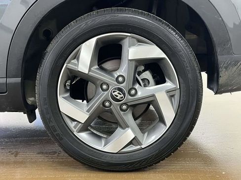 Used 2025 Hyundai Venue SEL FWD image 13