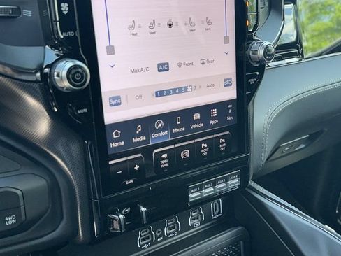 New 2026 RAM 2500 Limited AWD/4WD image 29