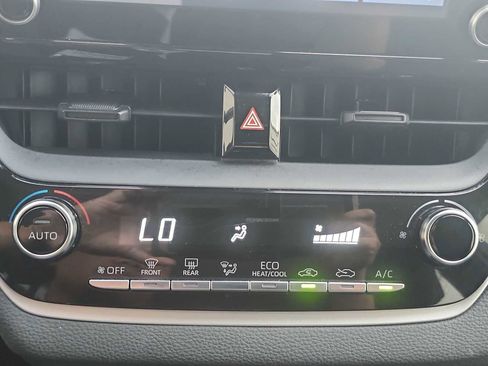 Used 2022 Toyota Corolla LE image 20
