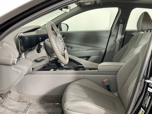 Used 2025 Hyundai Elantra SEL image 11