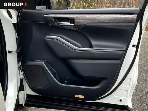 Used 2021 Toyota Highlander Platinum image 23