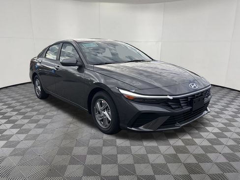 Certified 2026 Hyundai Elantra SE w/ Cargo Package FWD image 8