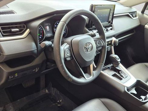 Used 2019 Toyota RAV4 XLE Premium FWD image 9