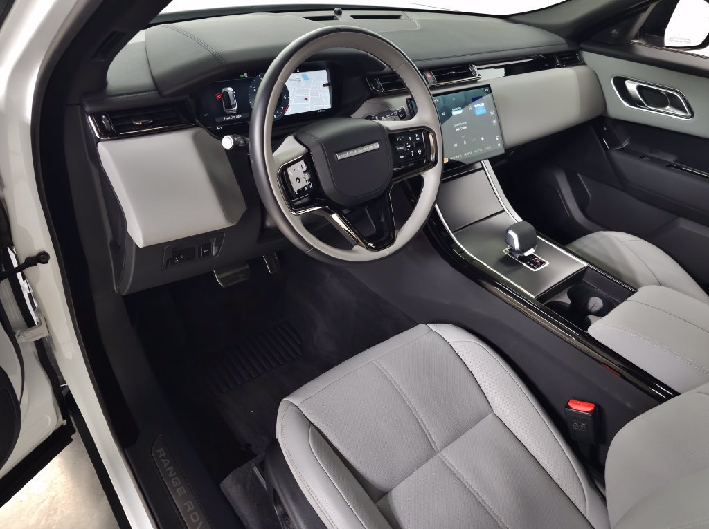 Certified 2026 Land Rover Range Rover Velar Dynamic SE AWD/4WD image 18