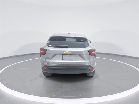 Used 2024 Chevrolet Trax LS w/ LS Convenience Package image 7