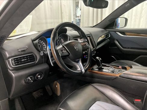 Used 2018 Maserati Levante GranLusso image 8