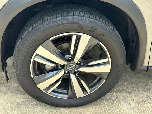 Used 2025 Nissan Rogue SL FWD image 5